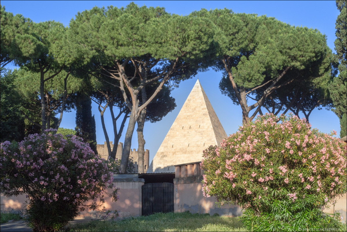 Rome De Piramide van Caius Cestius