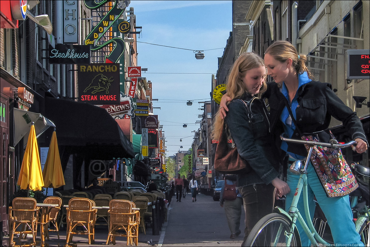 amsterdam straatfootografie meisjes vriendinnen