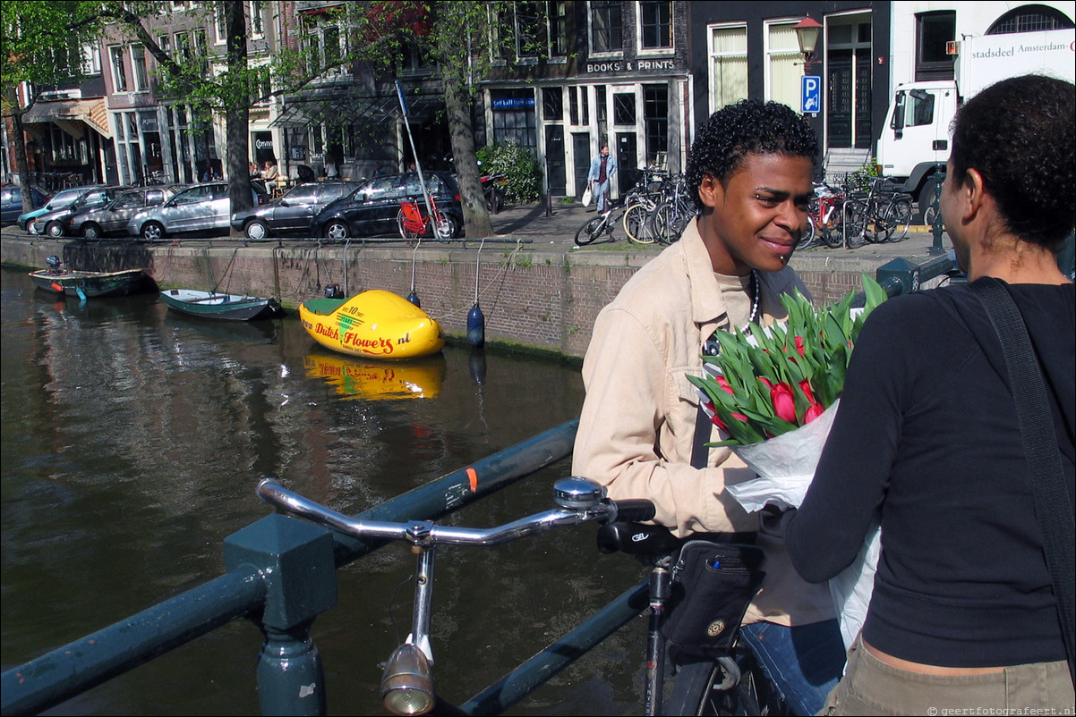 amsterdam straatfootografie tulpen