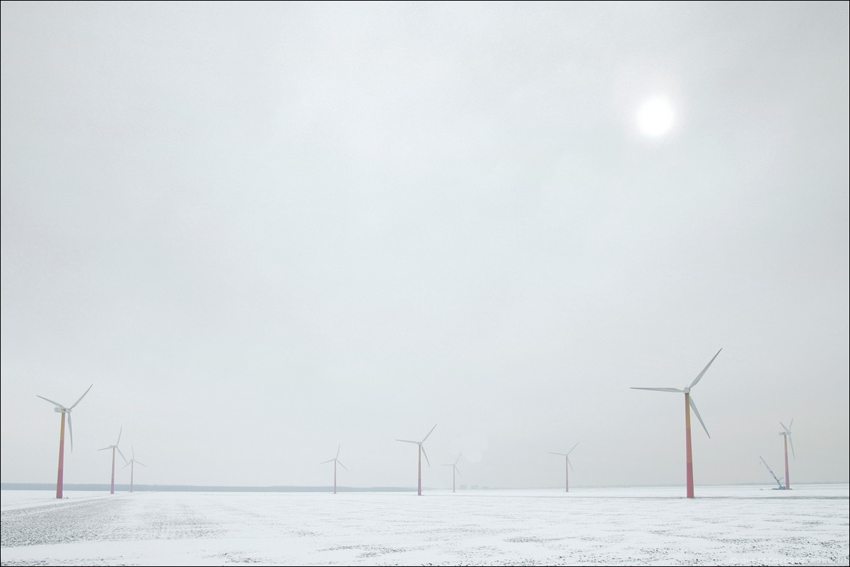 winter poort windwindmolens