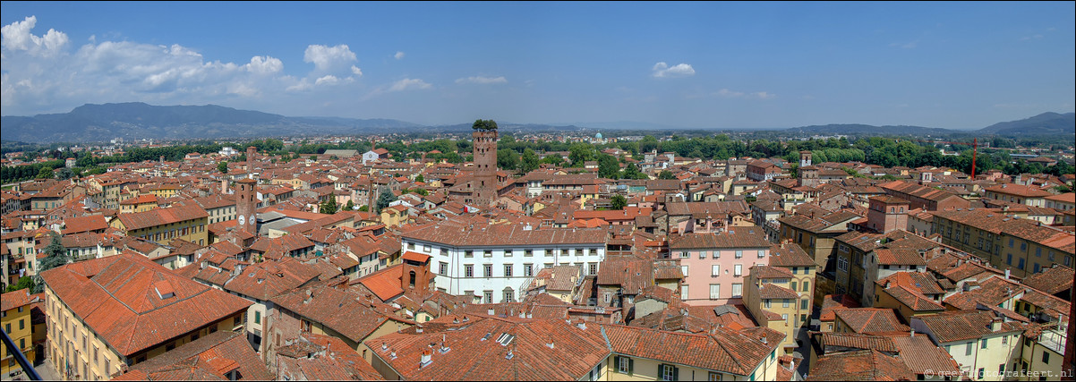 Lucca: uitzicht vanaf Torre delle Ore
