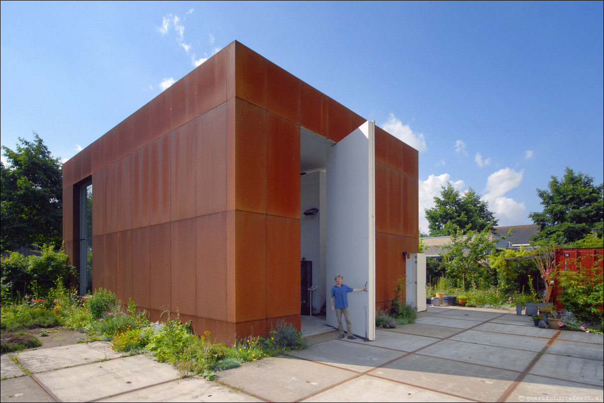 Almere Faunabuurt Giraffeweg: Atelier van Frans van der Ven