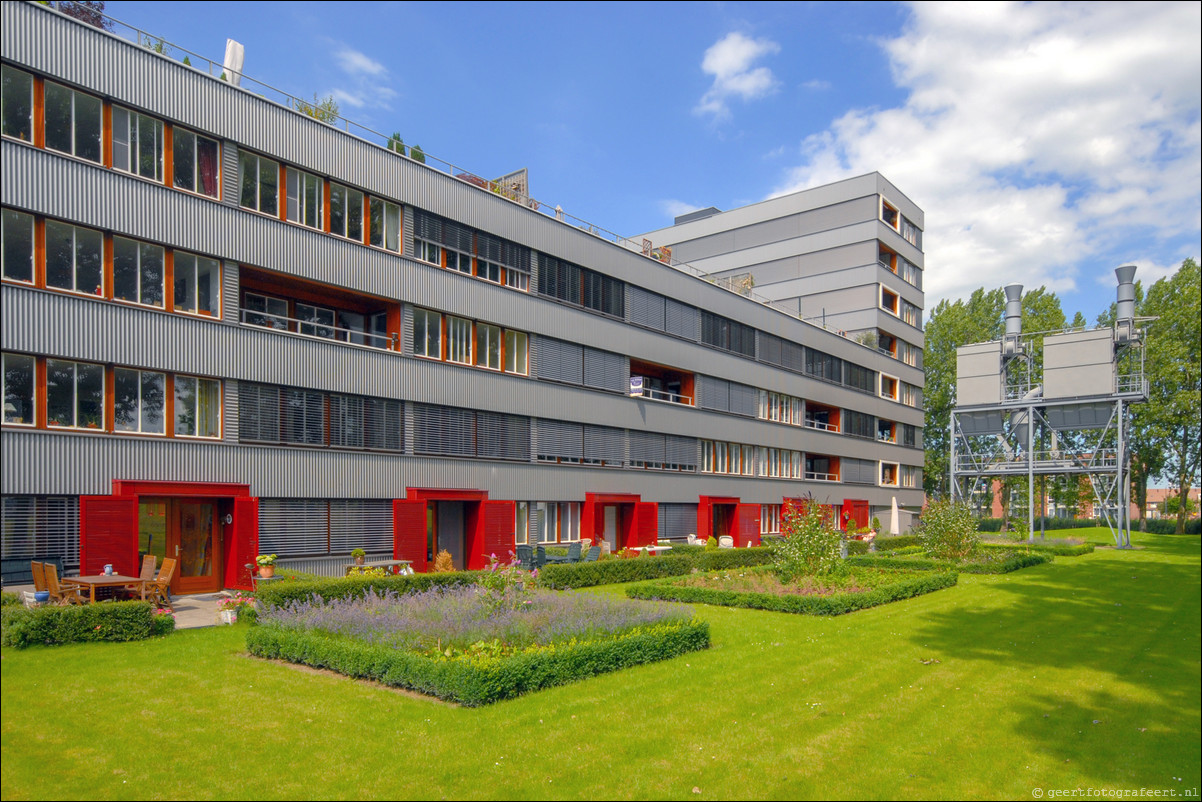 Almere Oost  Tussen de Vaarten woningen in Hagevoort graansilo