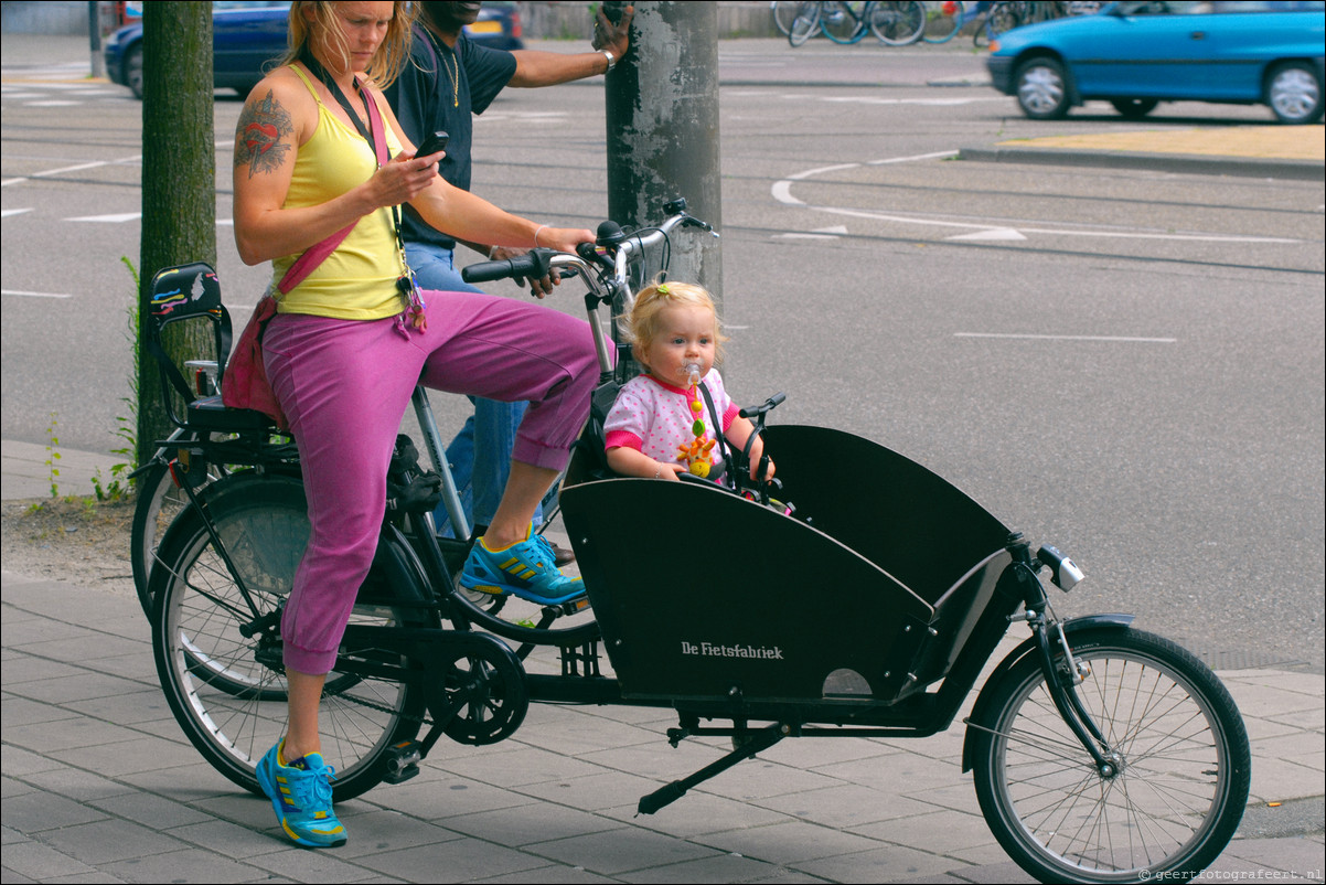 Amsterdam straatfotografie bakfietsen