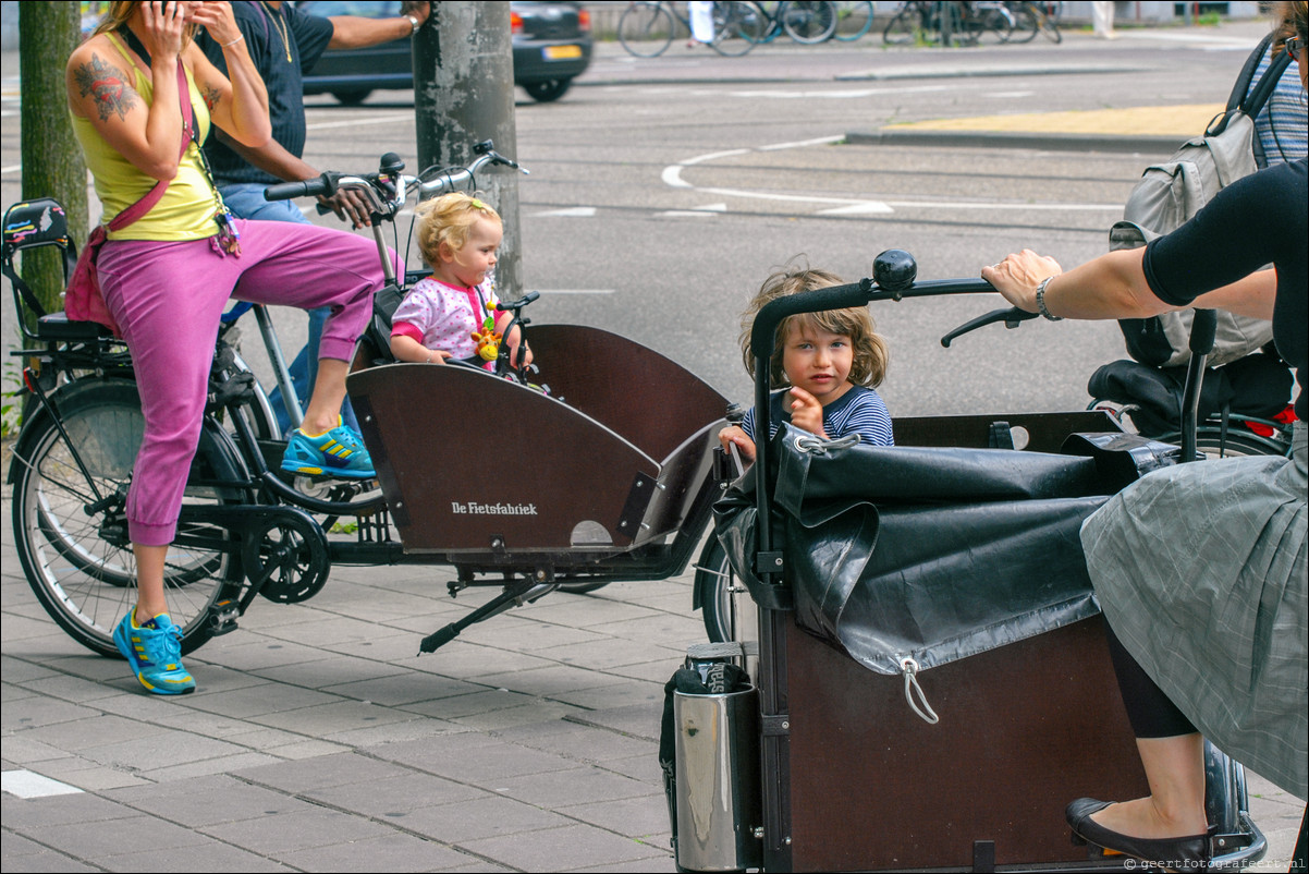 Amsterdam straatfotografie bakfietsen