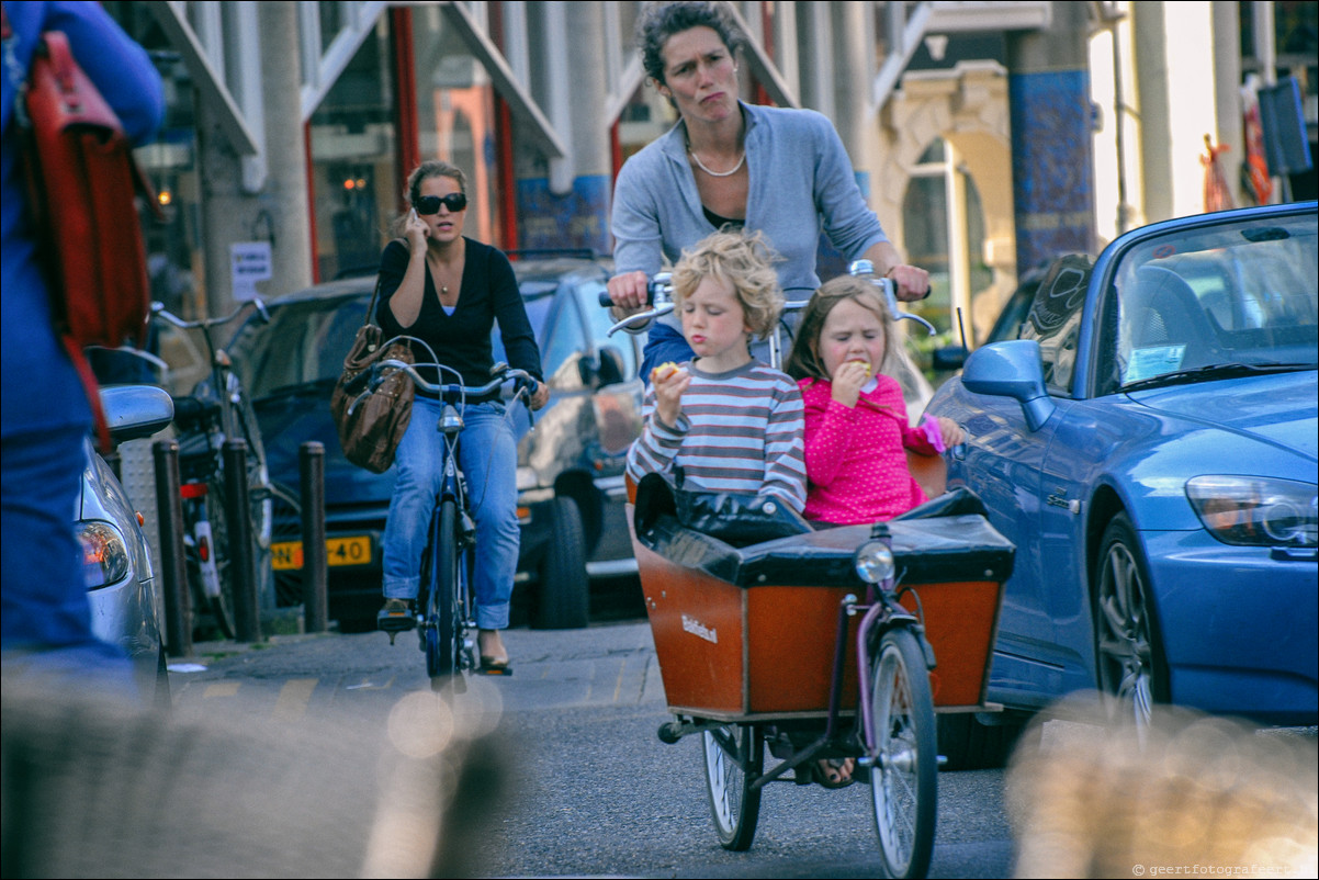 Amsterdam straatfotografie bakfietsen