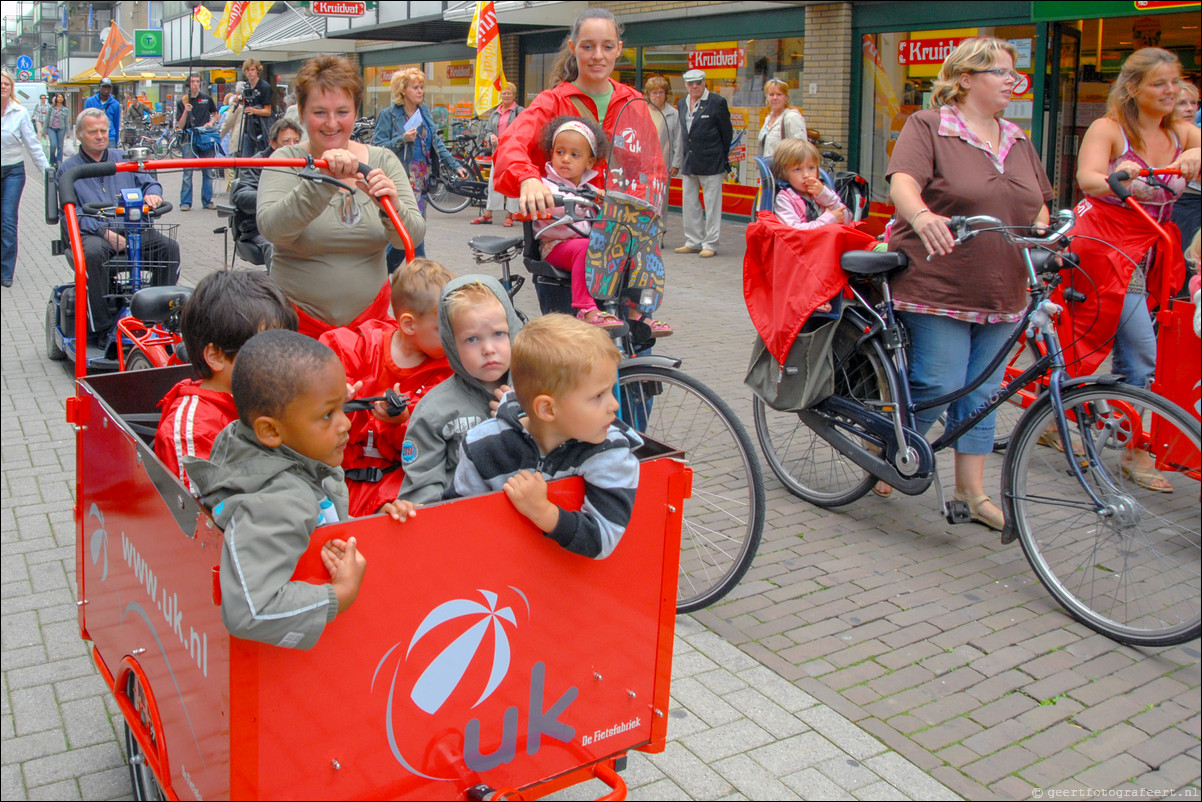 Amsterdam straatfotografie bakfietsen