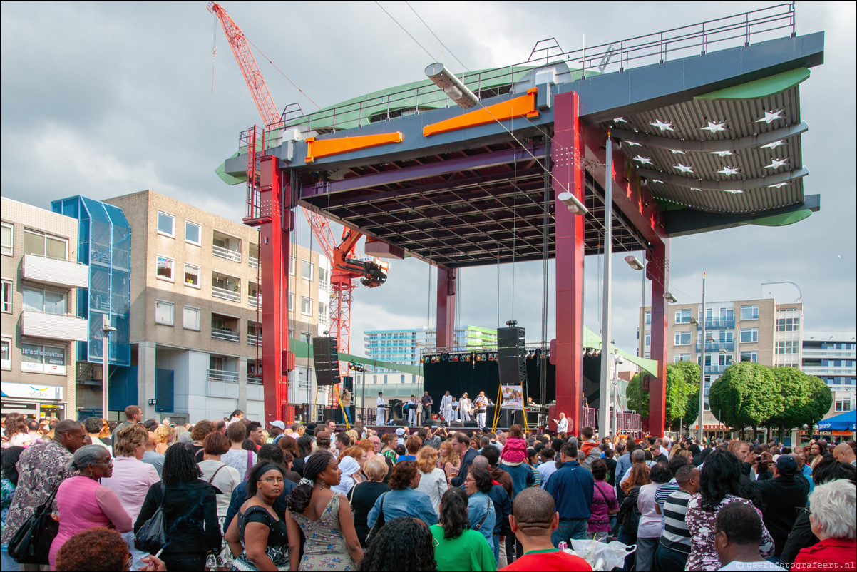 Almere Grote Markt met verrijdbaar podium