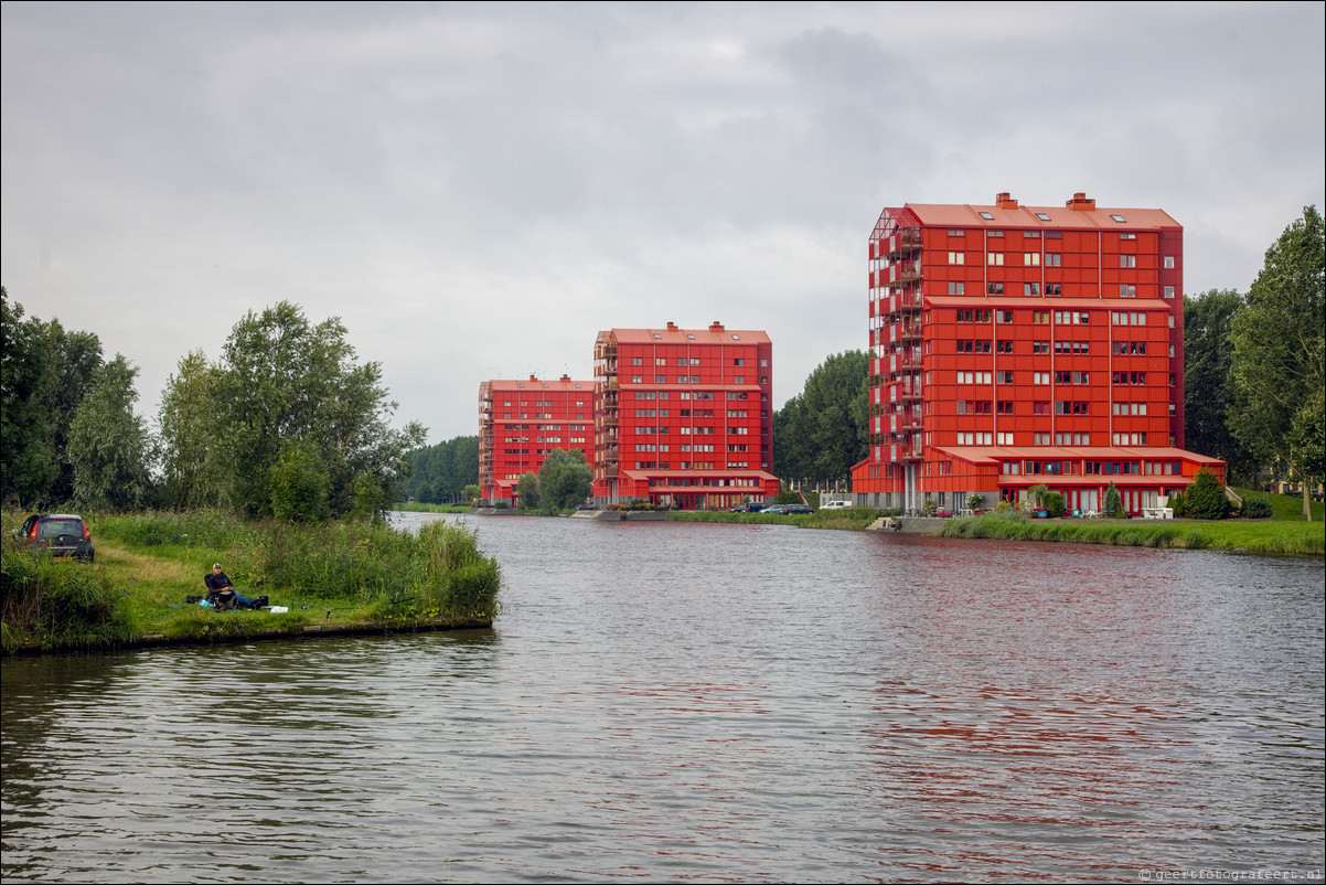 Almere Buiten: Regenboogbuurt, Rode Donders