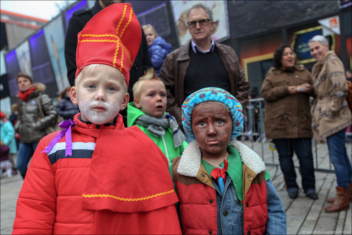 Intocht Sint-Nicolaas in Almere Stad Centrum