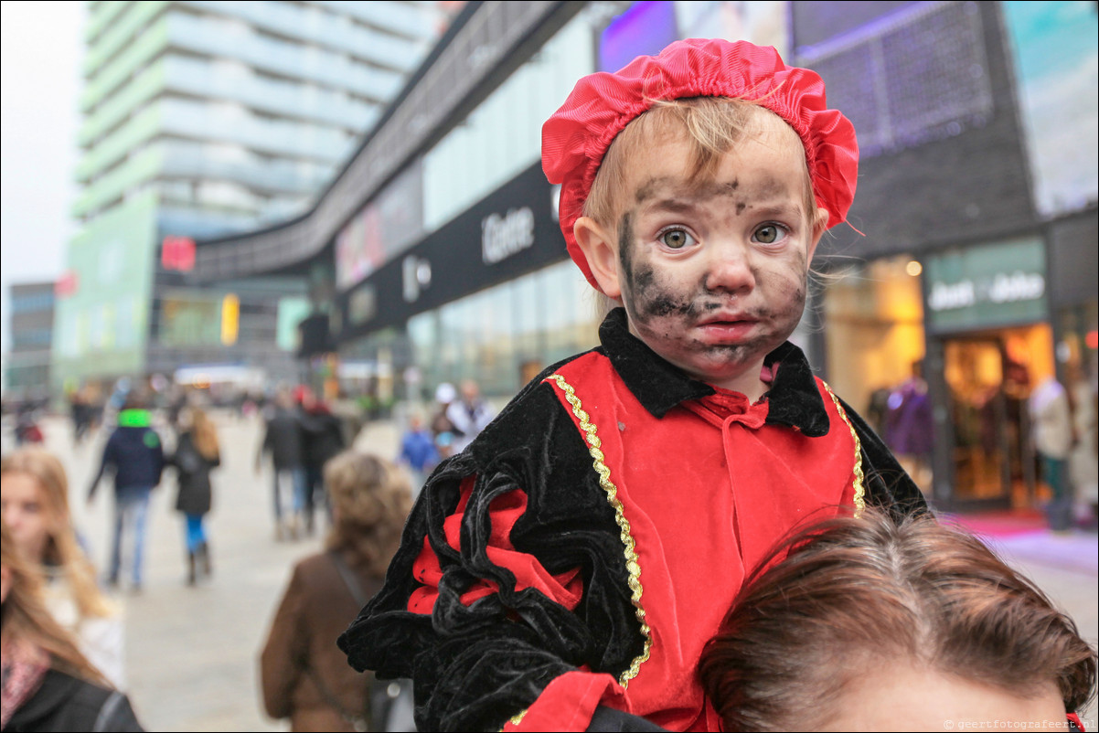 Intocht Sint-Nicolaas in Almere Stad Centrum