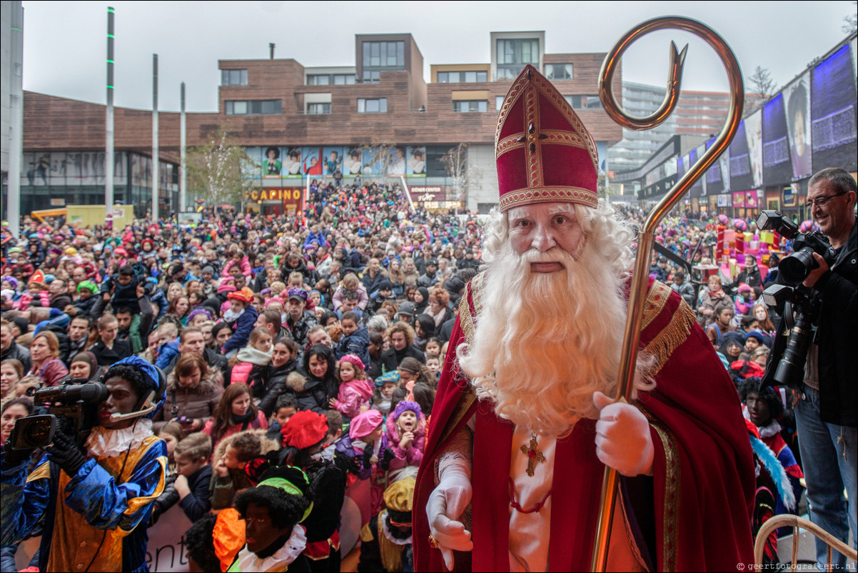 Intocht Sint-Nicolaas in Almere Stad Centrum