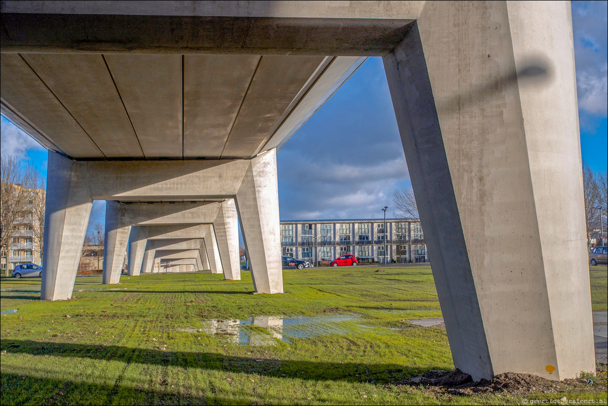 Almere Stad: Schouwburg bij Avond