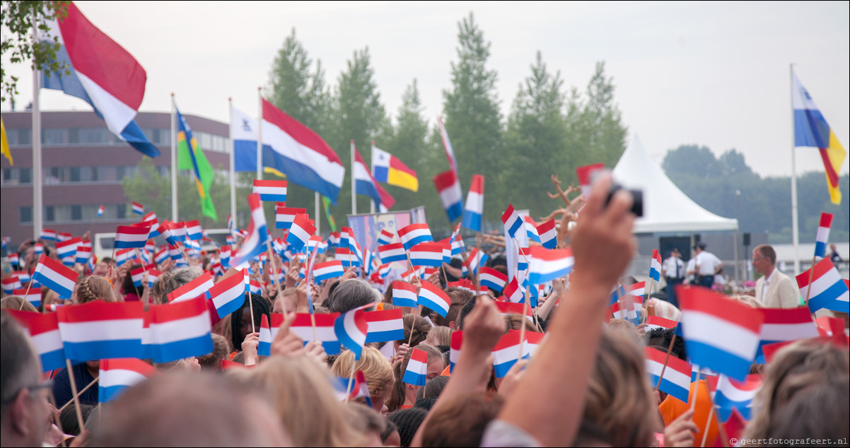 Willem Alexander en Maxima op koningstoer in Almere