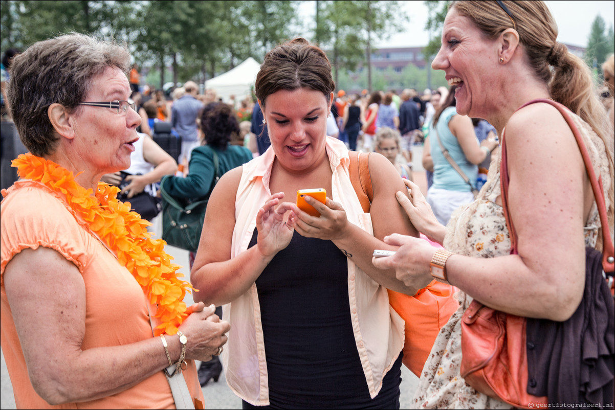 Willem Alexander en Maxima op koningstoer in Almere