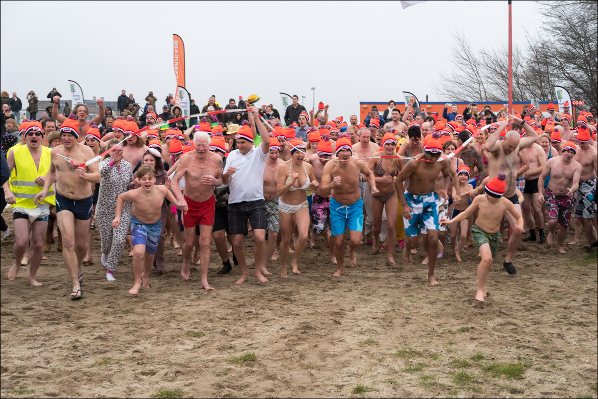 Nieuwjaarsduik Almere Surfstrand Gooimeer