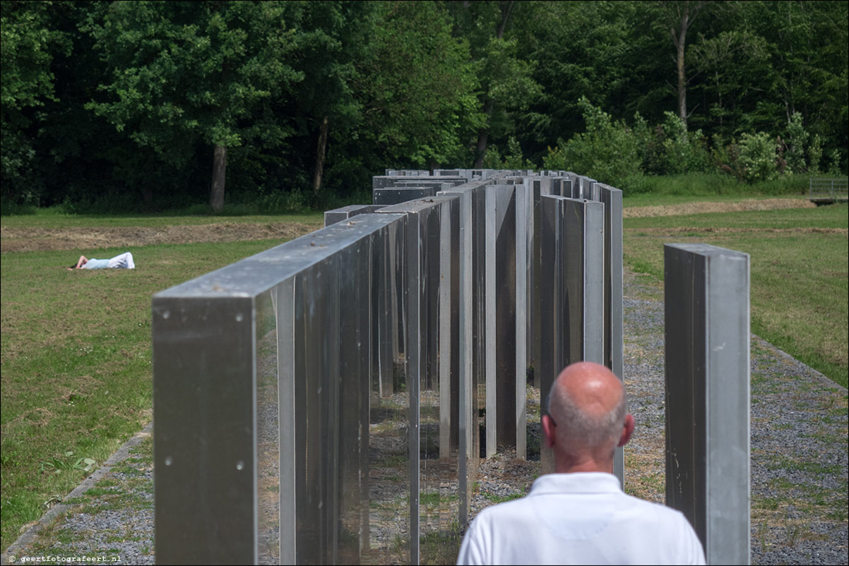 Silent Scream of Love and Fire / stilte performance Jos Rosier bij Polderland Garden of Love & Fire, Almere Pampus