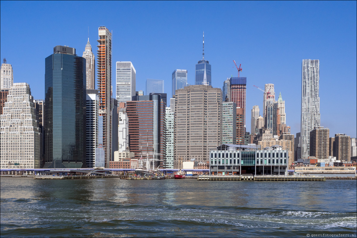 New York East River South Street Seaport