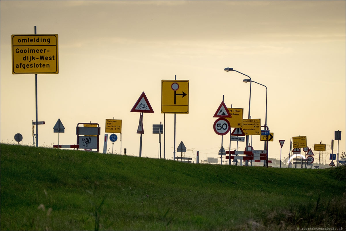 gooimeerdijk afgesloten